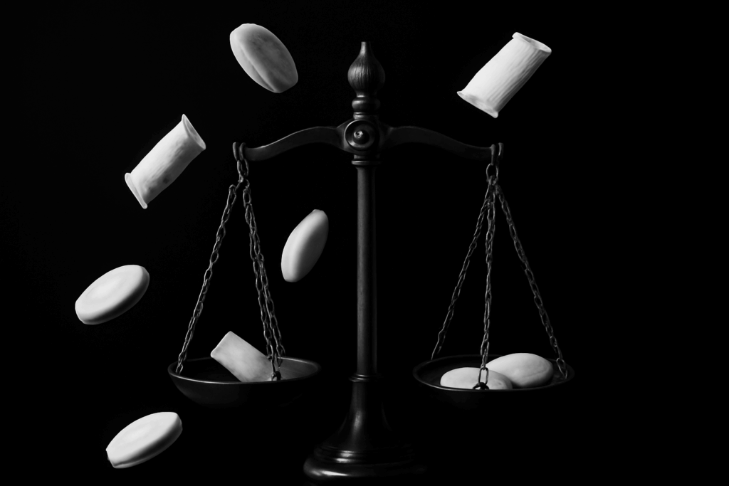 Nicotine Pouch Laws in Canada – Justice Scale with Nicotine Pouches Falling

